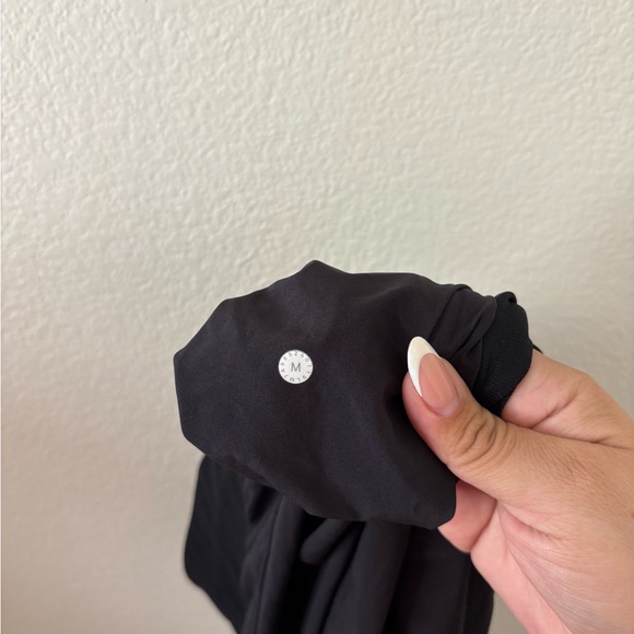 lululemon athletica Men's Black Athletic Shorts - Picture 7 of 7